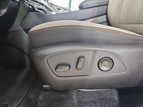 Used 2025 Chevrolet Traverse LT FWD image 37