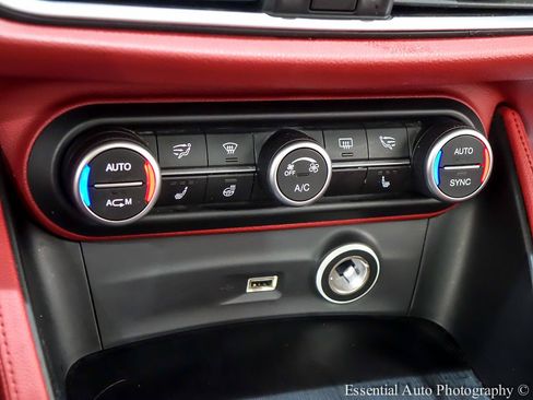 Used 2018 Alfa Romeo Stelvio AWD image 23