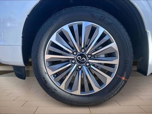 New 2026 INFINITI QX80 Luxe RWD image 9