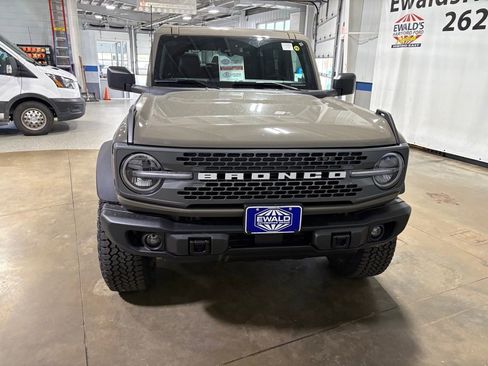 New 2025 Ford Bronco Badlands w/ Sasquatch Package AWD/4WD image 3