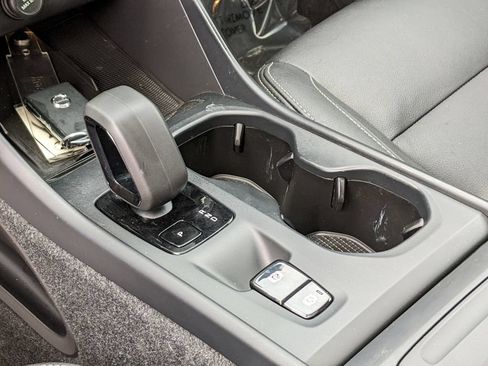 Certified 2024 Volvo XC40 B5 Core AWD/4WD image 20
