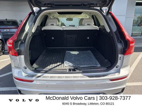 Used 2023 Volvo XC60 B5 Plus w/ Climate Package AWD/4WD image 3