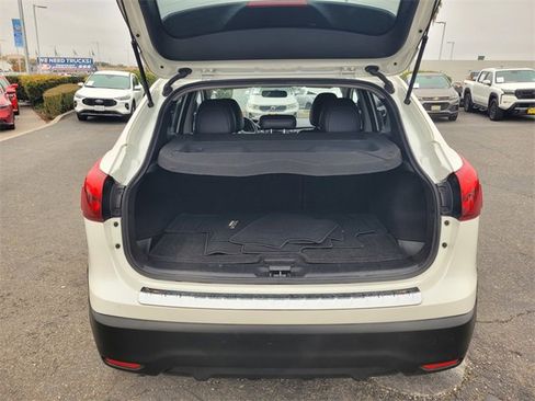 Used 2017 Nissan Rogue Sport SL image 11