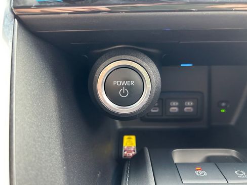 Used 2023 Toyota Venza LE image 36