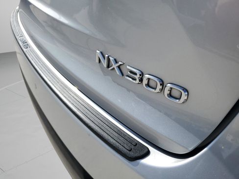 Used 2018 Lexus NX 300 FWD image 6