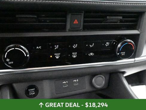 Used 2024 Nissan Rogue S image 38