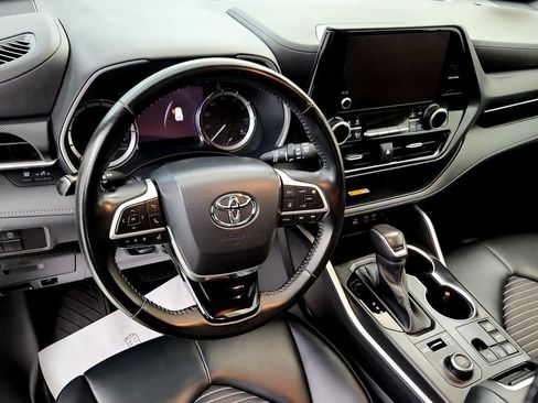 Used 2023 Toyota Highlander XSE AWD/4WD image 22