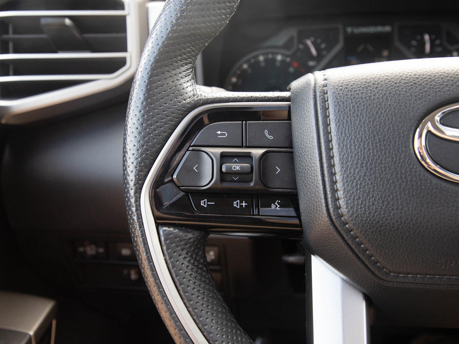 Used 2022 Toyota Tundra Limited AWD/4WD image 25