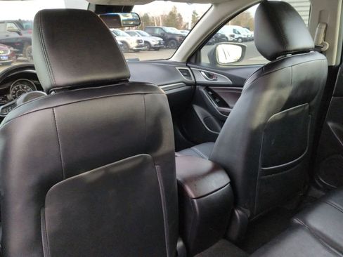 Used 2017 MAZDA MAZDA3 Touring image 19