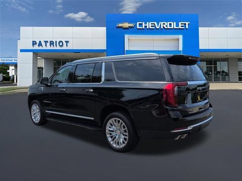 Used 2025 GMC Yukon XL Denali AWD/4WD image 8