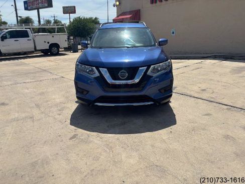 Used 2020 Nissan Rogue SV FWD image 2