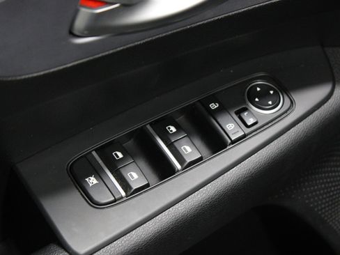 Used 2024 Kia Forte LXS image 4