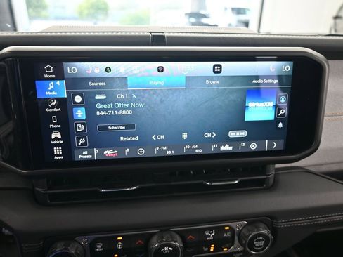 Used 2024 Jeep Wrangler Unlimited Sahara image 22