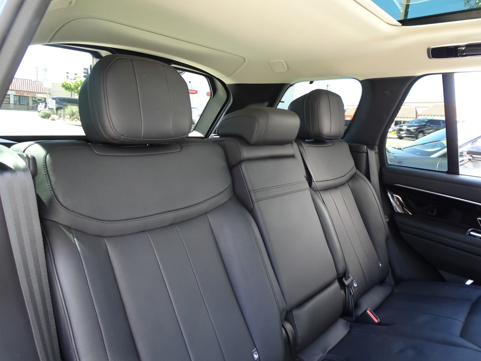 Used 2023 Land Rover Range Rover SE AWD/4WD image 19