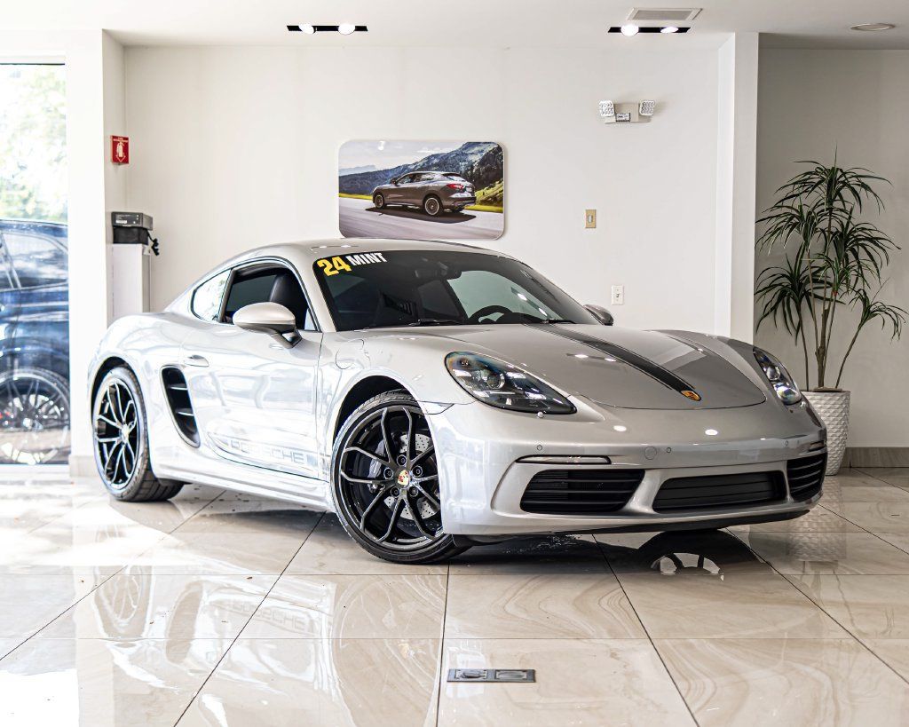 Used 2024 Porsche 718 Cayman RWD image 5