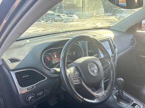 Used 2019 Jeep Cherokee Limited image 13