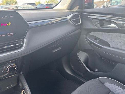 Used 2025 Chevrolet TrailBlazer LT image 33