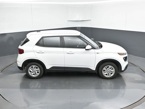 Certified 2025 Hyundai Venue SE image 50