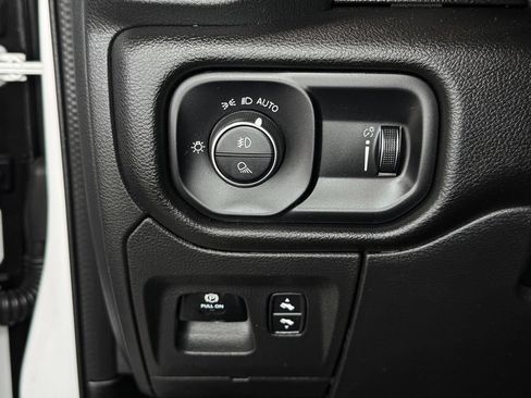 Used 2023 RAM 1500 Big Horn AWD/4WD image 18