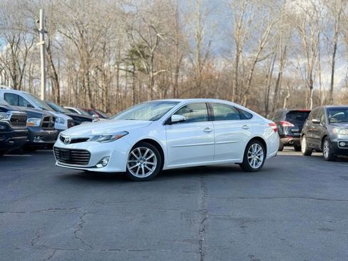 Used 2015 Toyota Avalon Limited image 2