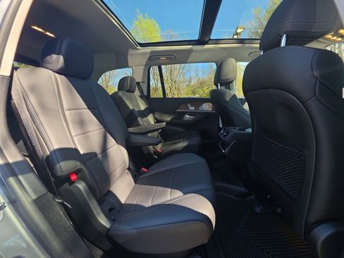 Used 2024 Mercedes-Benz GLS 450 4MATIC image 33