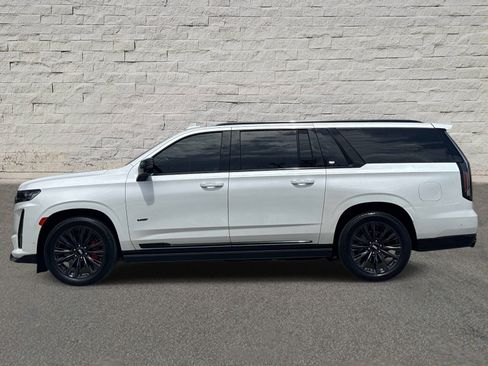 Used 2023 Cadillac Escalade ESV V AWD/4WD image 2