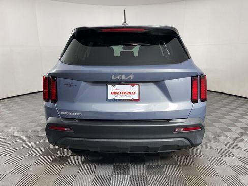 Used 2023 Kia Sorento LX image 10