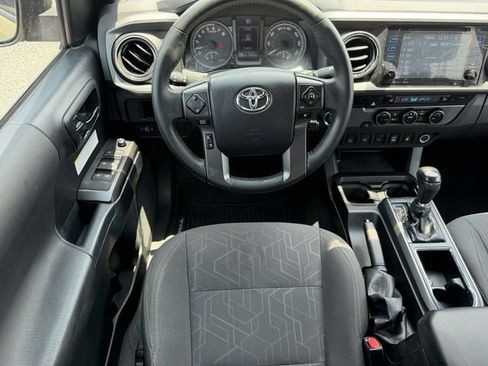 Used 2016 Toyota Tacoma TRD Off-Road w/ Premium & Technology Package RWD image 14