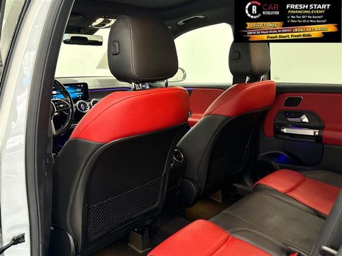 Used 2021 Mercedes-Benz GLB 250 4MATIC image 40