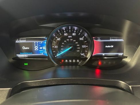 Certified 2019 Ford Explorer XLT w/ Equipment Group 202A AWD/4WD image 19