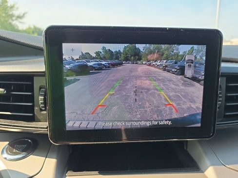 Used 2023 Ford Explorer XLT AWD/4WD image 18