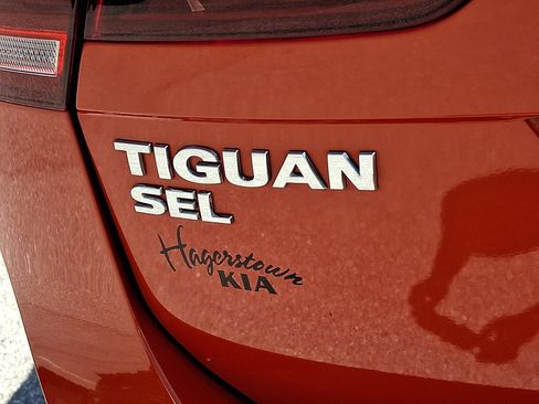 Used 2019 Volkswagen Tiguan SEL w/ 3rd Row Seat Package AWD/4WD image 30