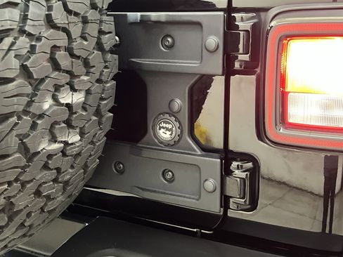 Used 2022 Jeep Wrangler Unlimited Rubicon w/ Xtreme Recon 35" Tire Package image 29