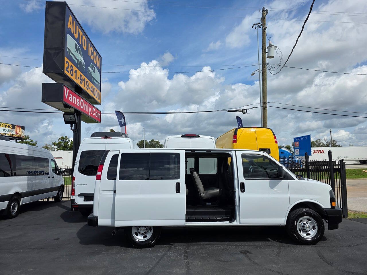 Used 2024 Chevrolet Express 3500 LS RWD image 5