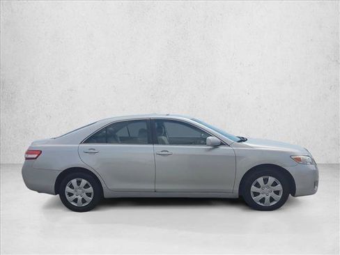 Used 2010 Toyota Camry LE FWD image 4