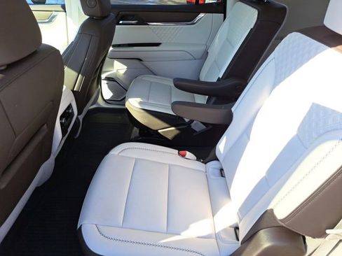 Used 2024 GMC Acadia Denali image 11