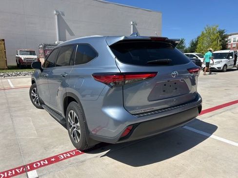 Used 2022 Toyota Highlander XLE FWD image 6