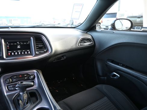 Used 2018 Dodge Challenger SXT image 27