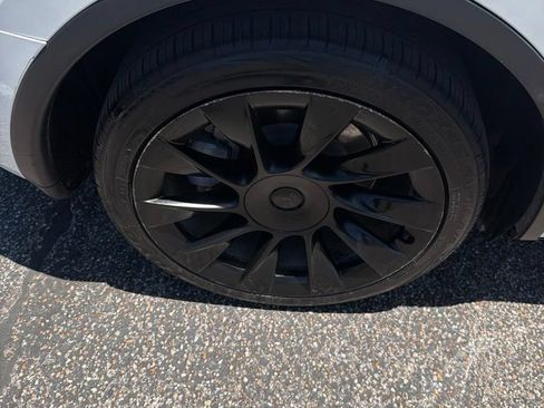 Used 2021 Tesla Model Y Long Range AWD/4WD image 7