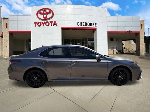 Used 2024 Toyota Camry XSE FWD image 4