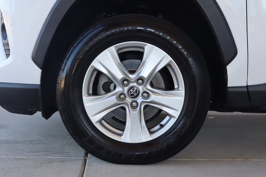 Used 2020 Toyota RAV4 XLE FWD image 5