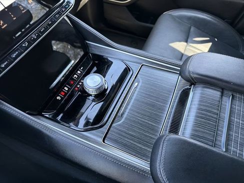 Used 2024 Jeep Wagoneer L Series II RWD image 8