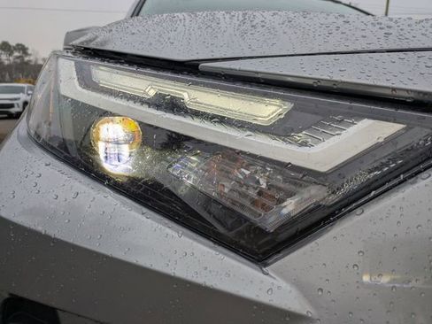 Used 2022 Toyota RAV4 XLE Premium image 10