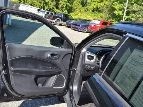 Used 2020 Jeep Compass Latitude w/ Cold Weather Group image 15