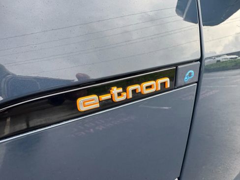 Used 2021 Audi e-tron Prestige w/ Prestige Package image 15