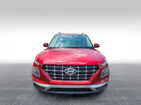 Used 2024 Hyundai Venue SEL FWD image 2