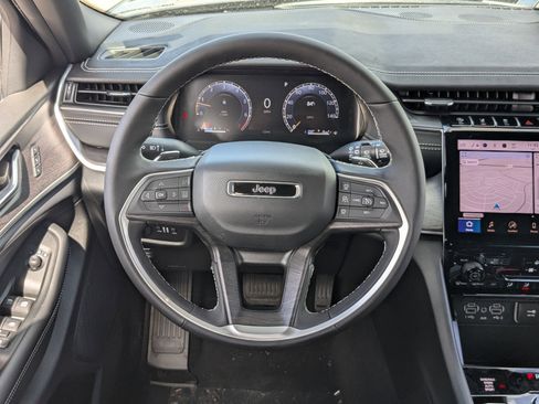 New 2025 Jeep Grand Cherokee L Limited w/ Black Appearance Package AWD/4WD image 22