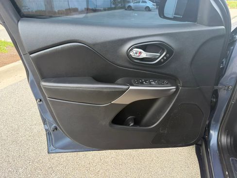 Used 2021 Jeep Cherokee Limited AWD/4WD image 15