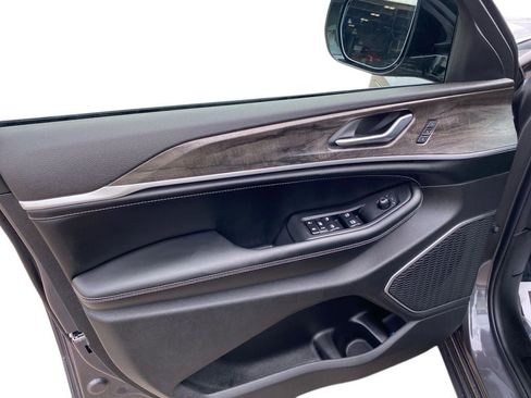 New 2026 Jeep Grand Cherokee L Limited AWD/4WD image 11