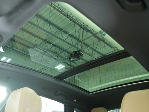 Used 2024 Porsche Macan image 36